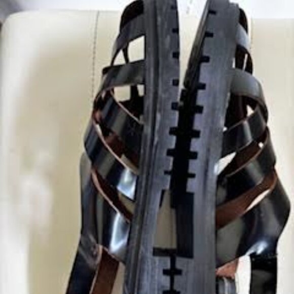 Zara Women's Black Leather Cage Shoe/Sandal Size 9 - Picture 3 of 6